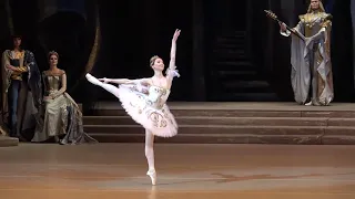 Raymonda Variation Act. 2: Khoreva, Krysanova, Gillot, Tereshkina