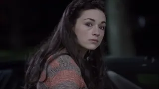 Teen Wolf 2x03 Allison is fuelling up the car the lights at the gas station go out.