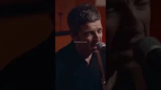 Noel Gallagher playing 'Don't Look Back In Anger' in 2022!