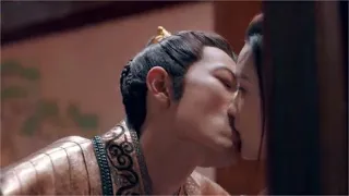 After drank a cup of wine, Xiao Zhan took the courage to kiss his beloved girl.