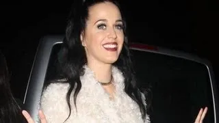 Katy Perry "she has food for me!" -  iTunes Festival