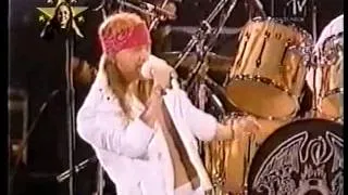 Queen & Axl Rose - We Will Rock You - Live