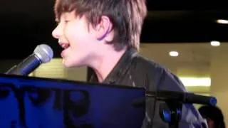 [HD-FANCAM] 120504 Greyson Chance showcase in BKK - Hold On 'Til The Night