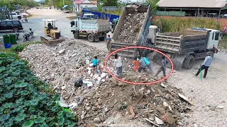 Nice Action! KOMATSU Bulldozer D31P Push Cement Stone to Lake Lotus, 5Ton Unloading Cement Stone