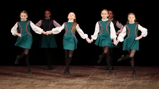 Irish dance "Walk on the stones"