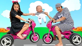 KIDS PRETEND PLAY WITH POLICE COSTUME VÍDEO FOR KIDS