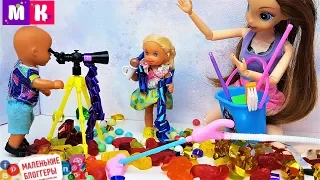 NEW VIDEO OF KATIE AND MAX! SMALL BLOGGERS dolls cartoons Barbie new series