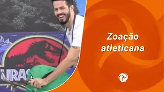 Zoação atleticana tem dinossauros e bicicleta