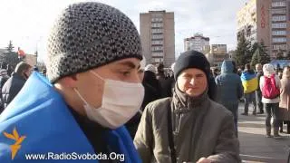 У Черкасах на молодіжний мітинг зібралися близько...