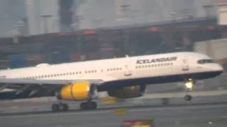 IcelandAir 757 Landing at Newark (HD)