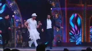 Hrithik Roshan and Karthik Aryan dance on DHEEME DHEEME at star screen award..!!