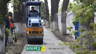 Специалисты МБУ "Новооскольское благоустройство" приступили к ремонту тротуаров улиц города
