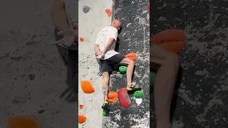 Climber Scales Wall Using Only Legs in Impressive 'No-Hands' Challenge