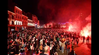 Angers vs Lille 1-2 scène de joie des supporters et interpelation après la victoire et le titre