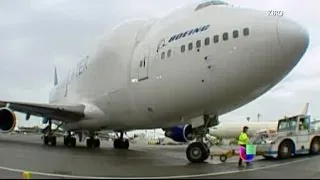 Un enorme avión aterrizó en un pequeño aeropuerto de Kansas -- Noticiero Univisión
