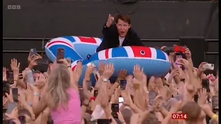 James Blunt goes dinghy crowd-surfing after set (UK) - 17/Sep/2023