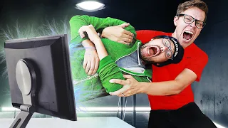 STOP THE EVENT - Best Friend is Trapped in a Computer Game