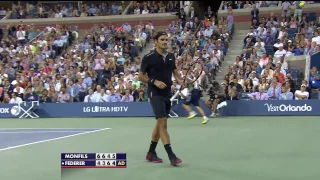 Roger Federer handles Gael Monfils at the 2014 US Open