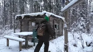 Открытие РЫБАЛКИ на ТАЕЖНОМ ОЗЕРЕ /МЕДВЕДЬ разбил ОКНО в ИЗБЕ / ПЕРВЫЙ ЛЕД 2020 - 2021