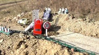 1 /64 Dynamic Diorama - Cars Truck and Police Chase - Crash Compilation Slow Motion 1000 fps #8