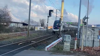 Le Pont de Beauvoisin - Chambéry passage d'un TGV dans Zone INDUSTRIEL