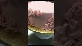 Making an Easy Ruffle Cake