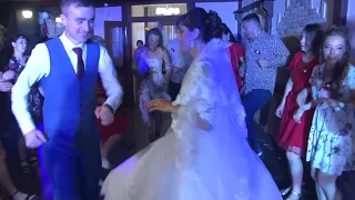мая мила любить пиво танці на українськуму весіллі