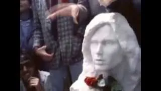 Père Lachaise / Jim Morrison Grave (1943-1971) (A Feast Of Friends)