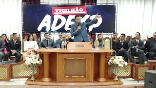 pastor Jhonatan Carlos pregando vigilhão adexp com Gabriel Bezerra