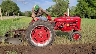 Farmall Super C - Plowing - 4K