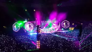 Coldplay - Sky Full Of Stars live at Wembley 2016 (4K)
