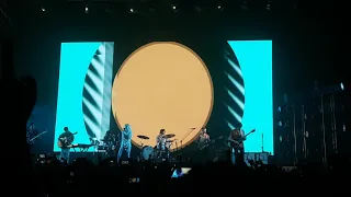 Caught In The Middle By Paramore Live In Manila 2018