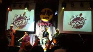 Mackie DL1608 Live Mixing - Mikes at Hard Rock Cafe Jakarta