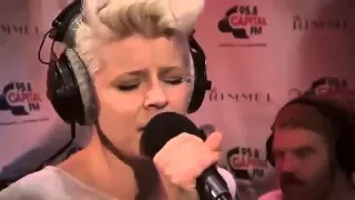 Robyn - Dancing On My Own (live At The Rimmel Room)