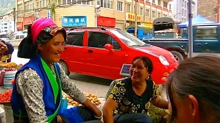 姑咱鎮路邊市集 Guzá town Roadside Market (China)