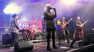 Totally Blondie Denis Live Wokingham Festival