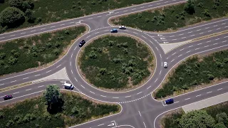 Cómo circular correctamente en una rotonda de varios carriles de circulación