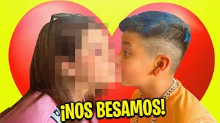 BESE A UNA NIÑA DE MI ESCUELA *broma a mi papa*