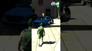 ДАРЮ МАШИНЫ в игре GTA 5 RP #shorts