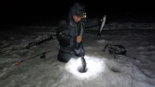 ЗИМНЯЯ МОРСКАЯ РЫБАЛКА / ПЕРЕВЕРНУЛ СНЕГОХОД / WINTER SEA FISHING / OVERTURNED SNOWMOBILE