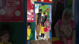 Bachon ka first day in school 🥰😲 zenab KY papa Muhammad KY papa Dua KY papa #shortsvideo #shorts