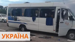 На трассе Киев – Харьков расстреляли автобус с людьми – есть раненые