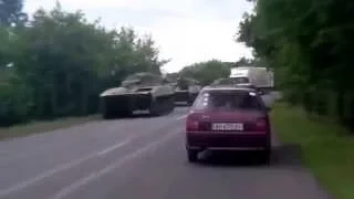 Ukraine War - Russian army tanks convoy rolling into Makiivka Ukraine