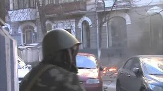 Бої у Києві на Інститутській 18.02.2014 (покращене відео)