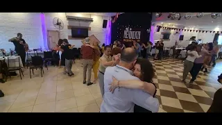 Bailando tango en el Mendozazo Argentina.