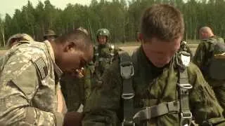 Pratybas „Juodoji strėlė 2014" vainikavo jungtinė Lietuvos ir JAV karių oro desanto operacija