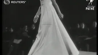 Fashion show in London (1949)