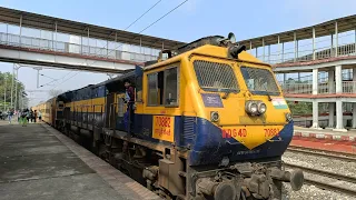 05915 Simaluguri to Dibrugarh Passenger express departing moranhat with NGC WDG4D 70882