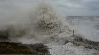 Шторм века обрушился на побережье Черного моря