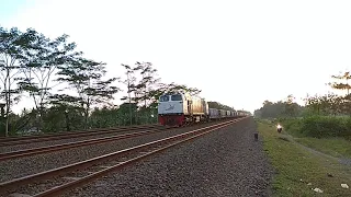 KERETA API stasiun Rewulu Yogyakarta